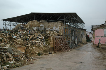 houses ruined by earthquake