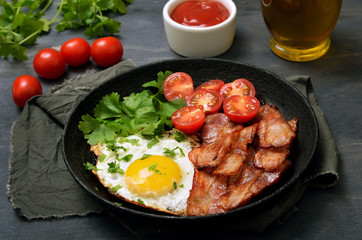 Fried egg with bacon