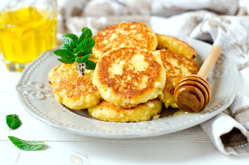 Cottage cheese pancakes with honey