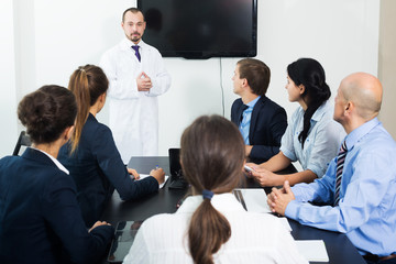Multinational interns and professor cooperating