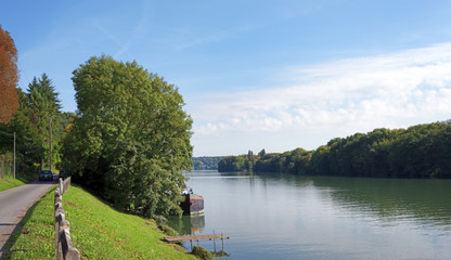 Fototapeta premium Seine river bank near Saint-Fargeau-Ponthierry