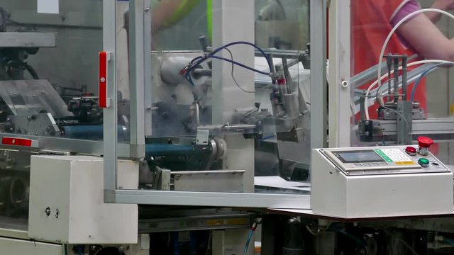 Packing nylon stockings in a modern machine