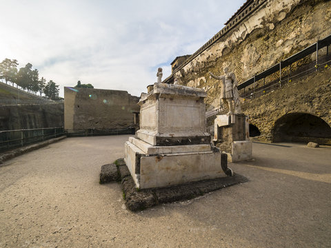 Italien, Kampanien, Neapel, Golf von Neapel, Ercolano, Herculaneum, Ausgrabung, Ara di Marco Nonio Balbo, Statue des di M. Nonio Balbo