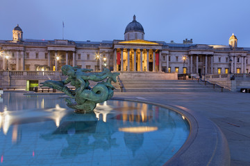 LONDON, GREAT BRITAIN - SEPTEMBER 18, 2017: The fountain of Trafalgar square at dusk.