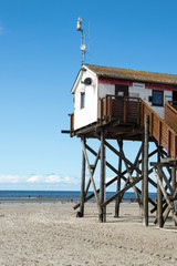 Fototapeta premium Pfahlbauten in St.. Peter- Ording