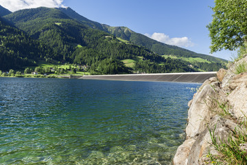 Obraz premium Dam in D'ultimo with mountains