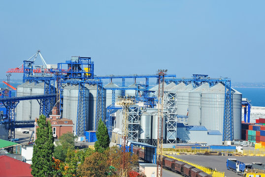 Port grain silo