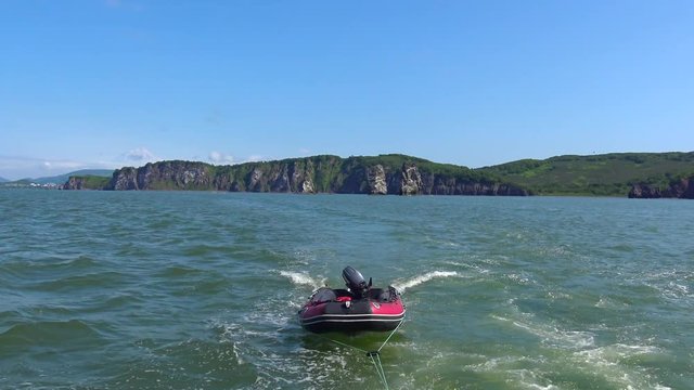 Морское сафари путешествие вдоль полуострова Камчатка. Крупнейшая в мире Авачинская бухта. Острова Три Брата.