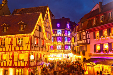 Weihnachtsmarkt in Colmar, Frankreich © santosha57