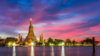 Wat arun the temple of dawn which is landmark in bangkok.