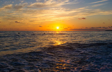 Fototapeta premium Amazing sea sunset, the sun, waves, clouds