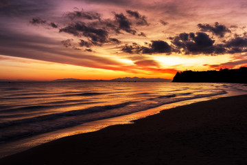 Fototapeta na wymiar The sky on fire at sunrise on a beautiful island