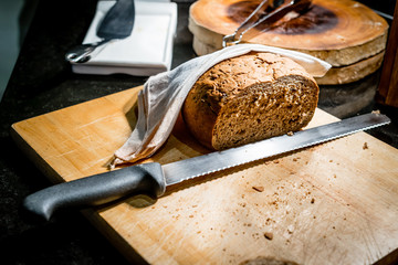 RYe bread with knife and chopping board