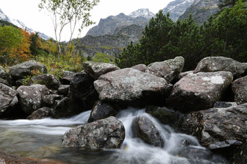 Fototapeta na wymiar Beautiful mountain waterfall