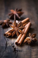 Fototapete Aromatisch Traditional Christmas spices - Star anise with cinnamon and cloves on dark rustic wooden background