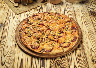 Hot pizza slice with melting cheese on a rustic wooden table.pepperoni pizza,Hot Homemade Pepperoni Pizza Ready to Eat,Supreme Pizza lifted slice, cheese stringy slice lifted of full supreme pizza