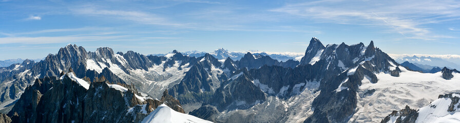 Fototapeta na wymiar Beautiful Alps as seen from Aiguille du Midi