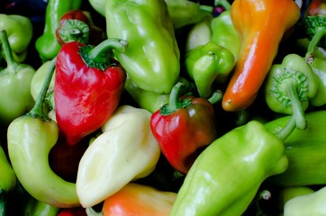 pile of red and green peppers 