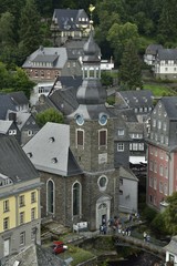 L'église évangélique en plein coeur du centre historique et touristique de Monschau ,en...