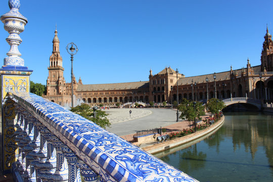 Vue d'un pont de la place d'Espagne (S&eacute;ville - Espagne)