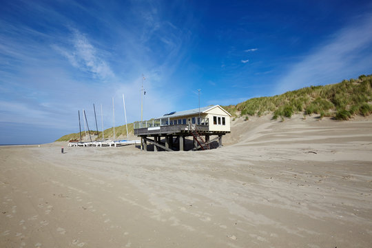 Ameland Hollum Pfahlbau am Strand