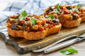 Grilled corn bread with roasted vegetables.