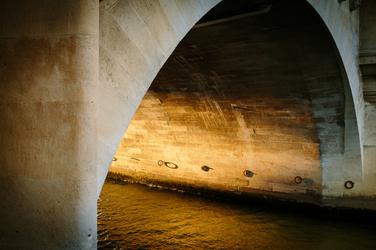 Sunlight under the Pont Neuf