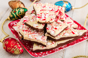Traditional Holiday Chocolate Peppermint Bark