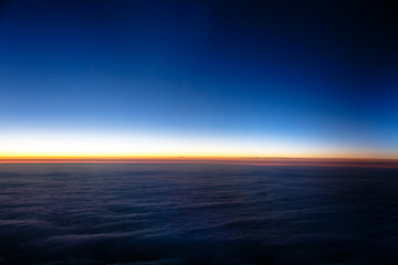 Obraz premium Sunset from the airplane, wing, clouds, sky.