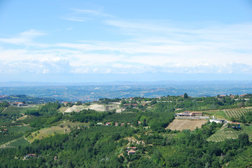 Fototapeta na wymiar Hills around Albaretto Torre