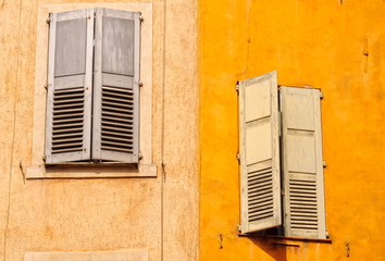 Windows and shutters during the siesta - Grasse, France