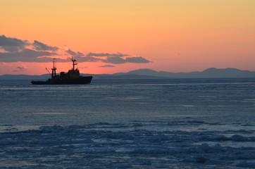 small ship icebreaker