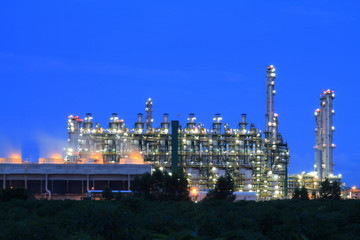 Fototapeta na wymiar petrochemical industry on blue sky2
