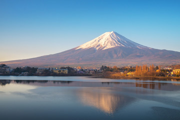 Fototapeta premium Mt.Fuji with blue sky at Lake kawaguchiko in japan.