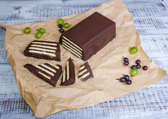 chocolate and vanila cookies dessert with gooseberry