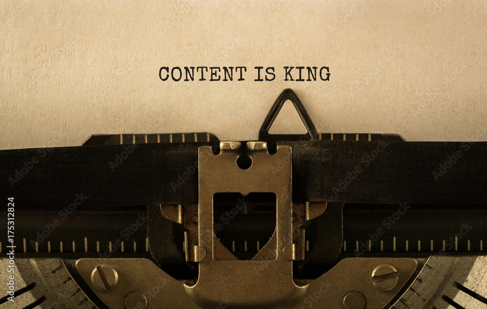 Aufkleber text content is king typed on retro typewriter