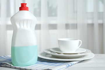 Dishwashing liquid and clean dishes