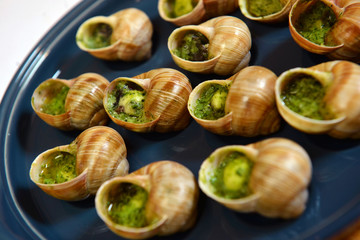grape snails baked with butter and spices