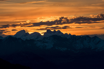 Sonnenuntergangsstimmung über den Alpen, Brienz, Schweiz