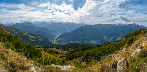 Fototapeta na wymiar Tirol von oben