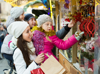 Fototapeta na wymiar Family purchasing Christmas decoration and souvenirs