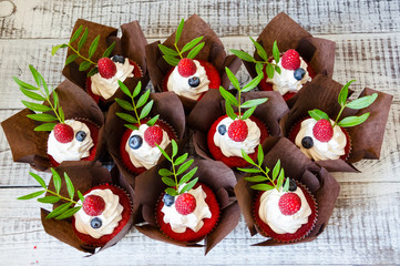 berry wedding cake and red velvet cupcakes