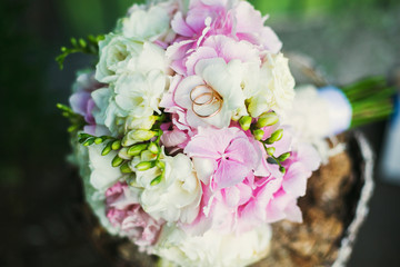 Bouquet and rings