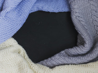 The framed blackboard with knitting clothes