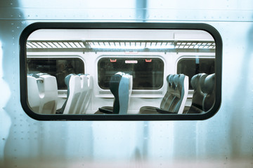 Fototapeta premium Zobacz w oknie New York City Railroad Train na stacji Pennsylvania.