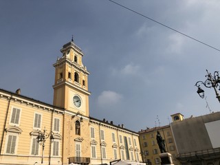 Fototapeta na wymiar Parma, palazzo del Municipio in piazza Garibaldi