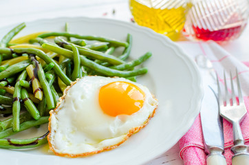Cooked green beans with fried egg