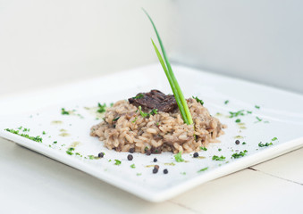 Brown rice with meat and onion