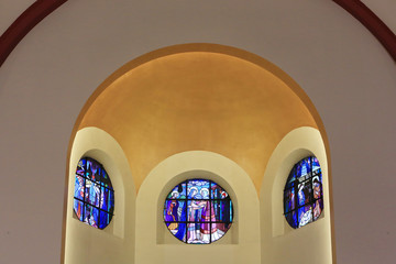 Vitraux. Eglise Notre-Dame de Lourdes. / Stained glass. Church of Our Lady of Lourdes.