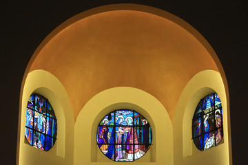 Vitraux. Eglise Notre-Dame de Lourdes. / Stained glass. Church of Our Lady of Lourdes.